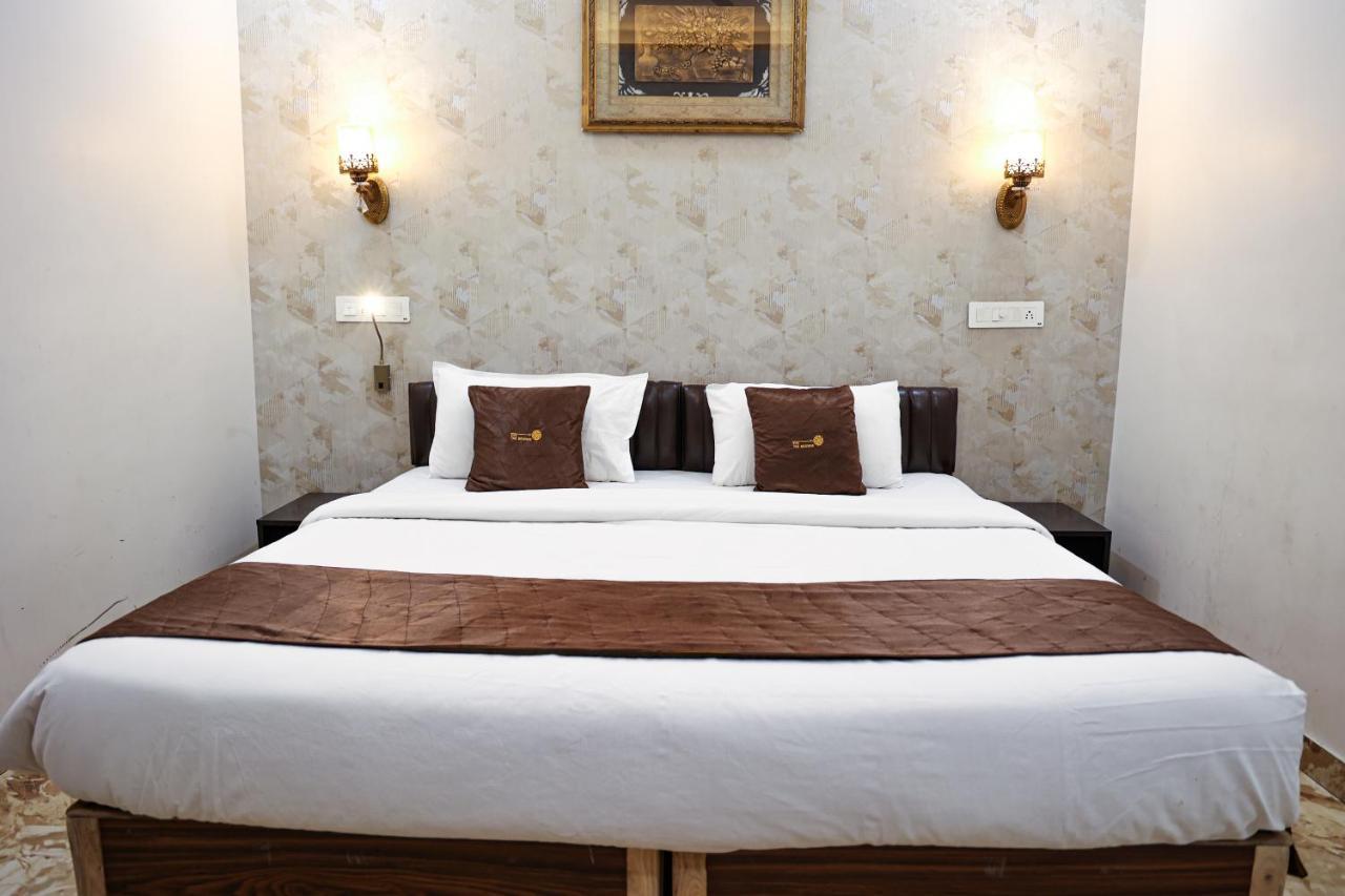 The Browns Hotel Нагпур Екстериор снимка